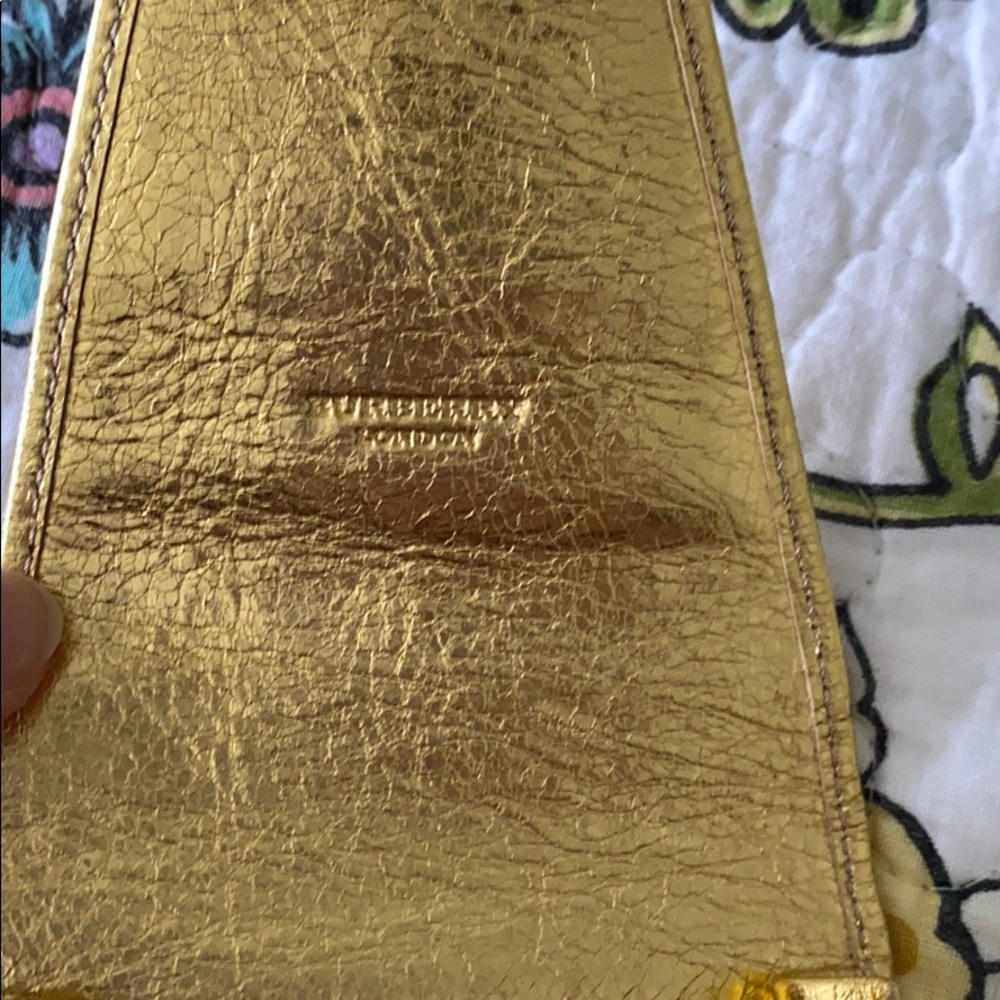 Burberry Gold Metallic Pouch Case Cell Phone Nova - Picture 7 of 9